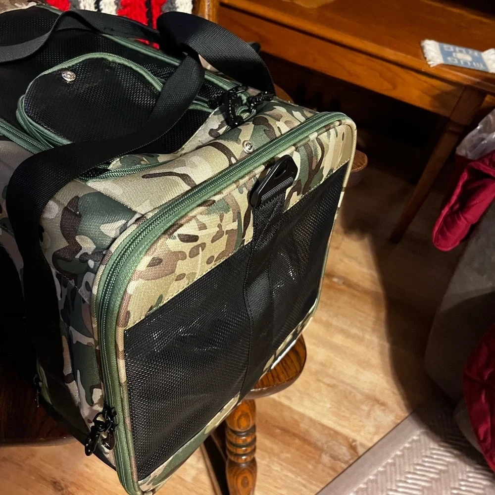 New Goodio pet carrier approved by airline carriers zip top and sides